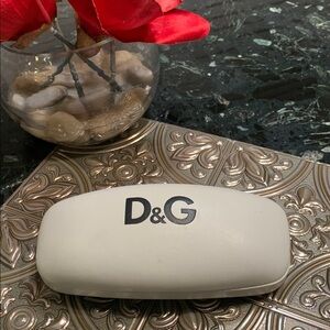🌹 Dolce & Gabbana •  DESIGNER Hard - Shell Black & Cream Glasses Case